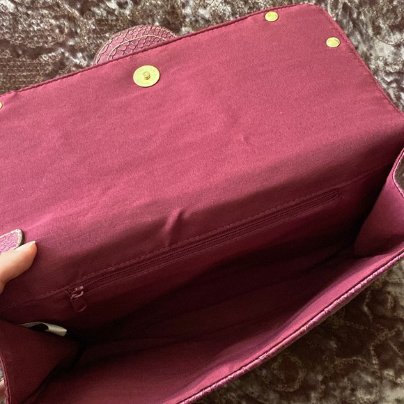 Large magenta clutch with gold accents - Picture 4 of 8